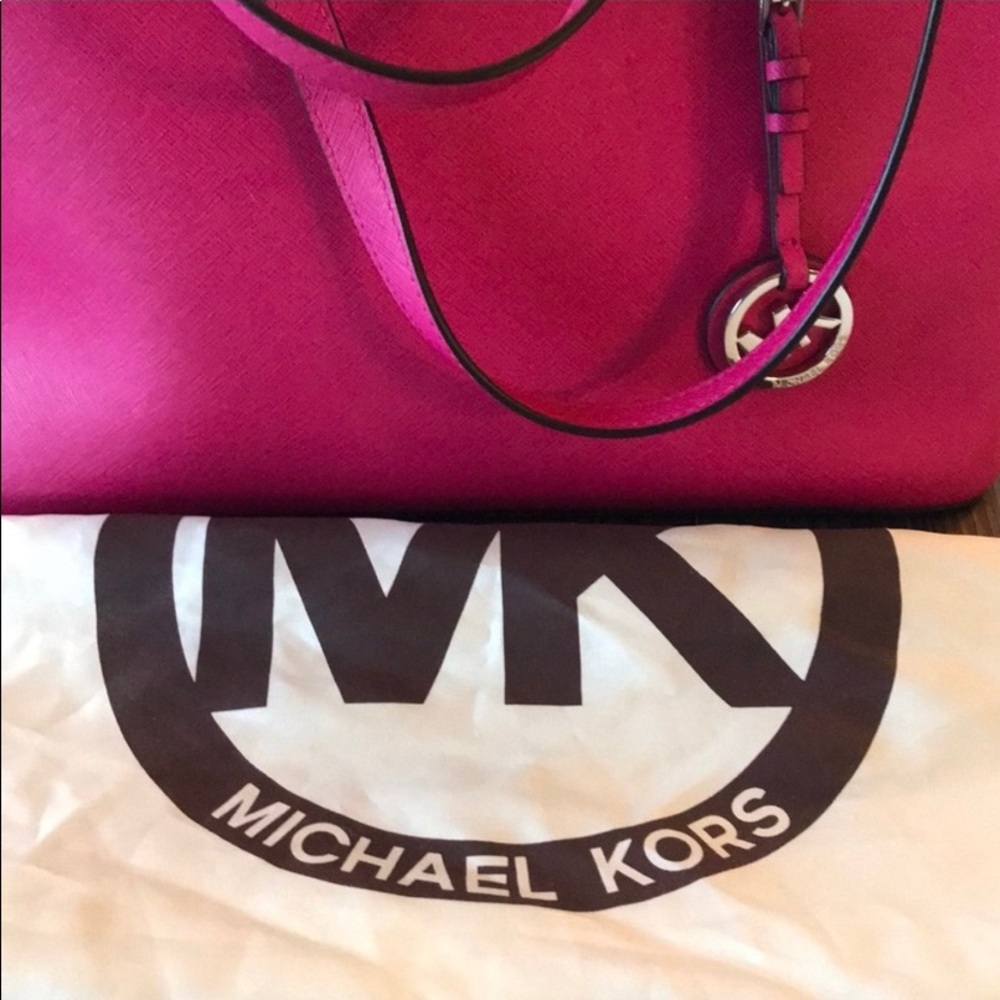 Michael Kors Jet Set Handbag - Picture 5 of 5